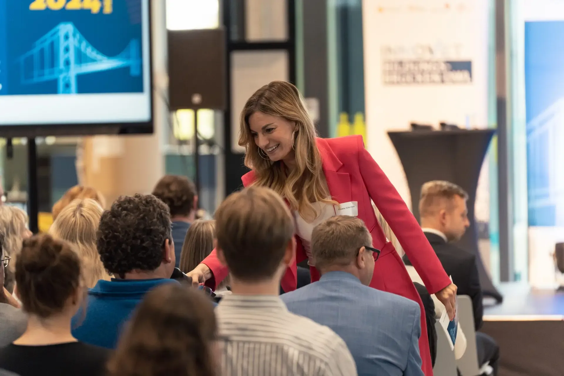 Publikum im Konferenzsaal bei der Abschlusskonferenz Bildungsbrücken OWL