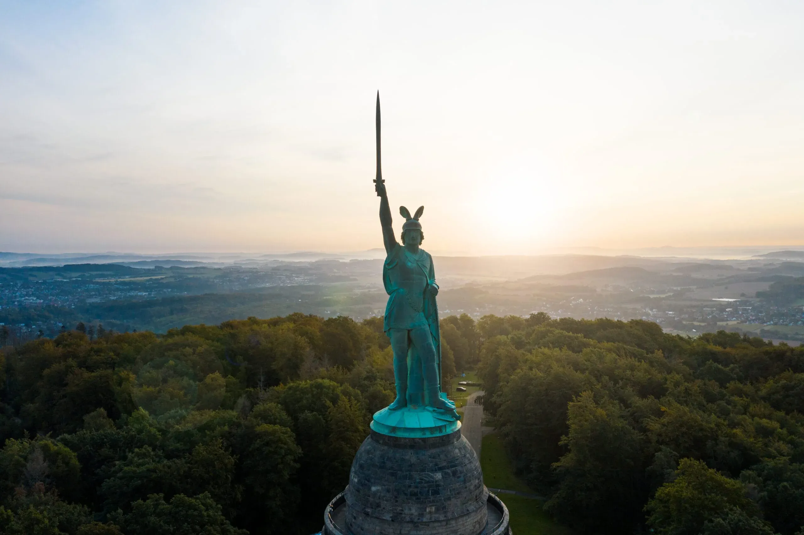 HERMANNSDENKMAL VON OBEN