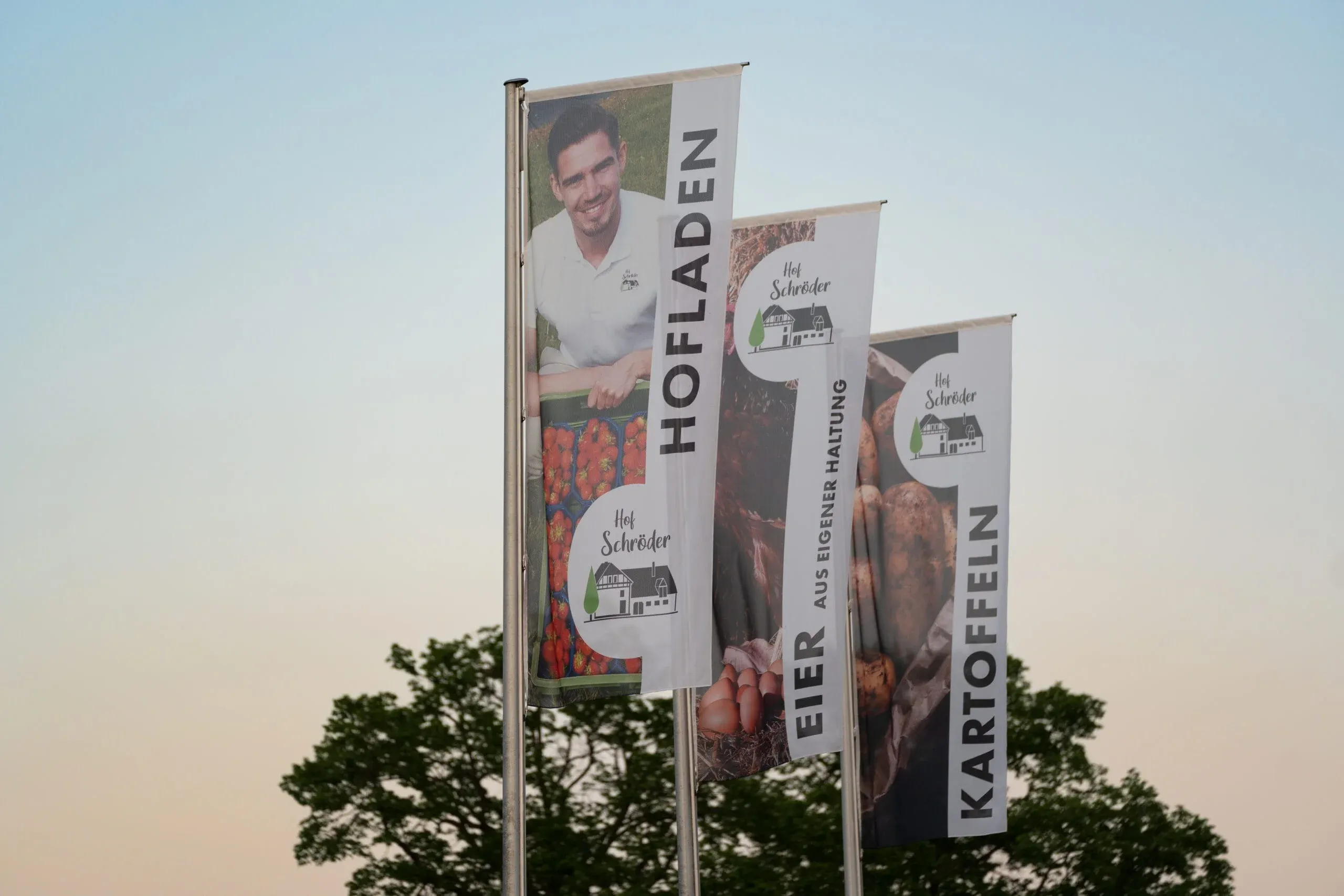 Fahnen vom Spargelhof Schröder